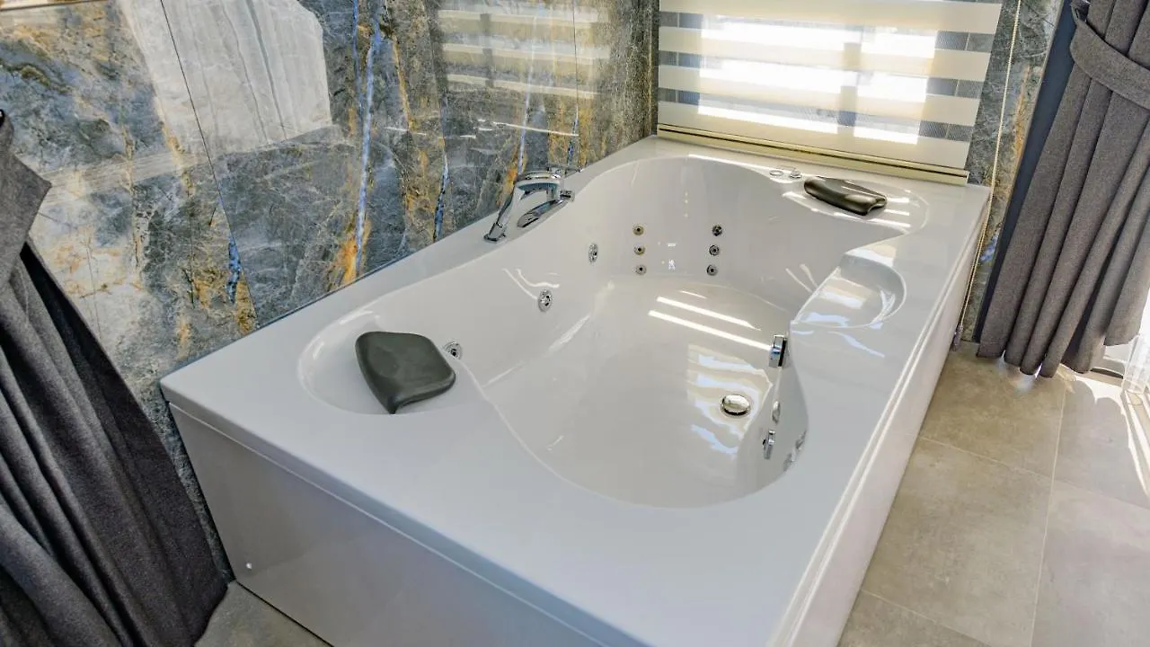 Soeguet 2 - 4 Bedroom With Jacuzzi In Fethiye Turkey