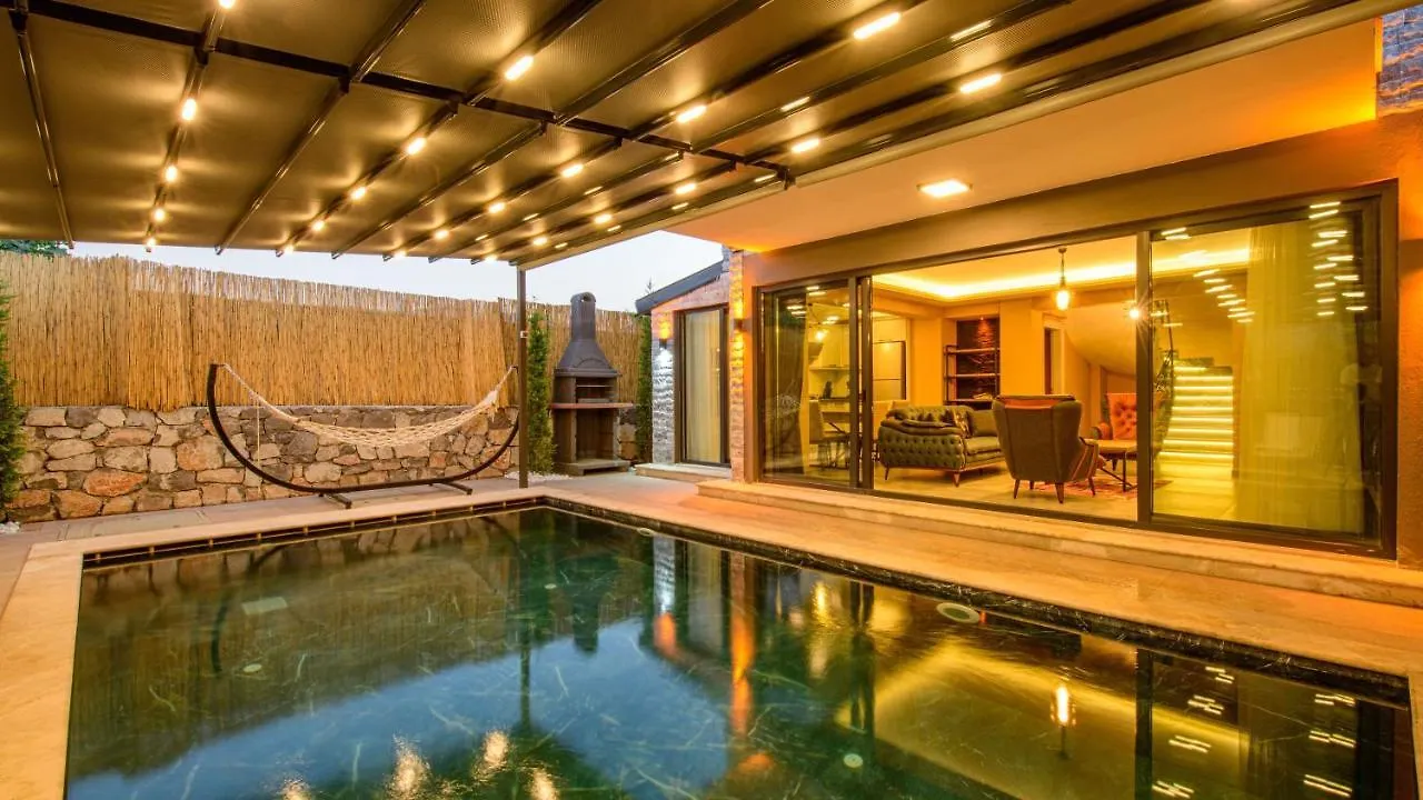Soeguet 2 - 4 Bedroom With Jacuzzi In Fethiye Villa