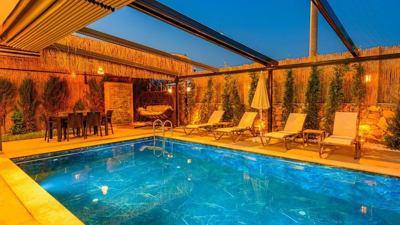 Soeguet 2 - 4 Bedroom With Jacuzzi In Fethiye