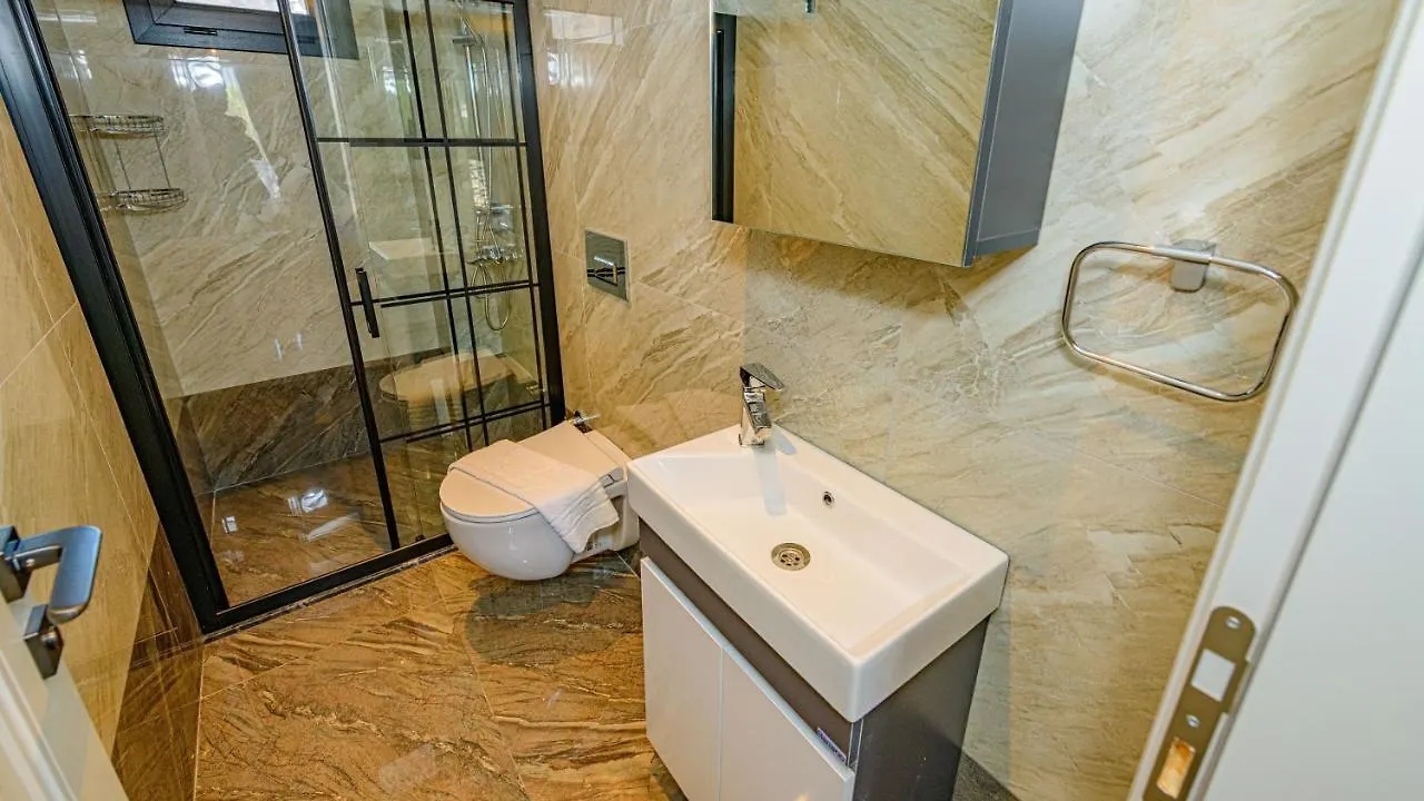 Soeguet 2 - 4 Bedroom With Jacuzzi In Fethiye Villa
