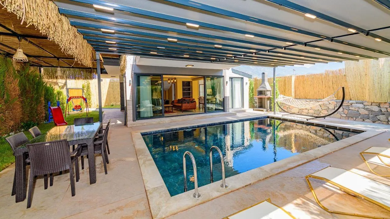 Soeguet 2 - 4 Bedroom With Jacuzzi In Fethiye Villa