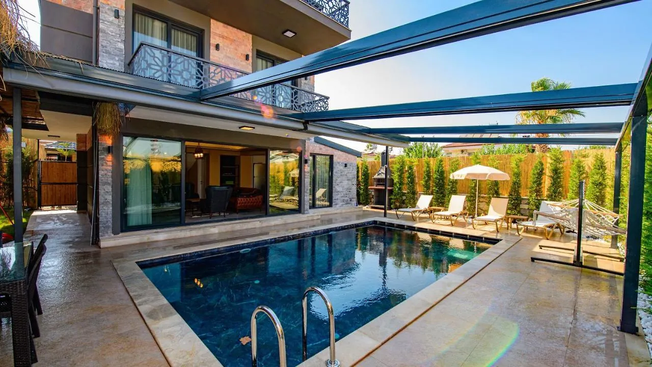 Soeguet 2 - 4 Bedroom With Jacuzzi In Fethiye