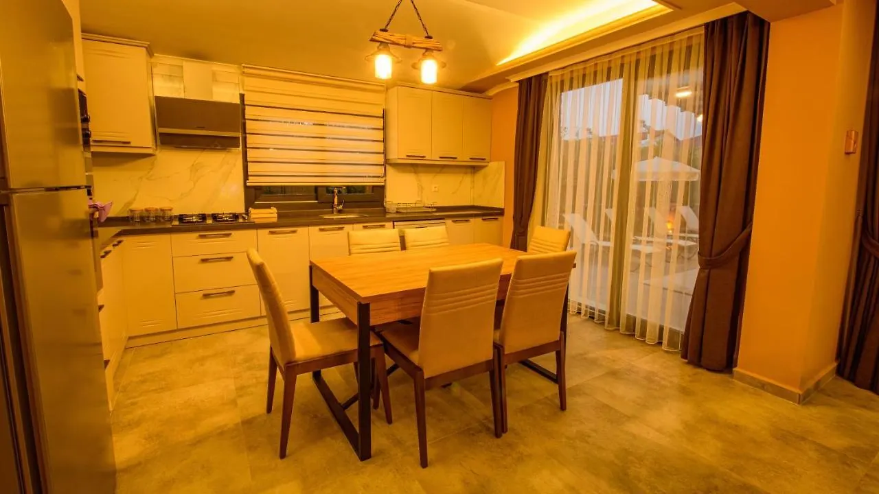 Soeguet 2 - 4 Bedroom With Jacuzzi In Fethiye Villa