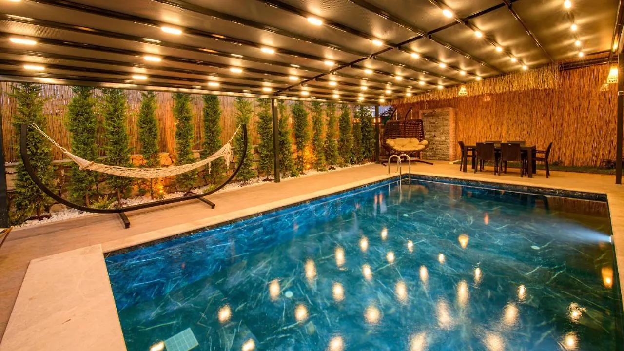 Soeguet 2 - 4 Bedroom With Jacuzzi In Fethiye