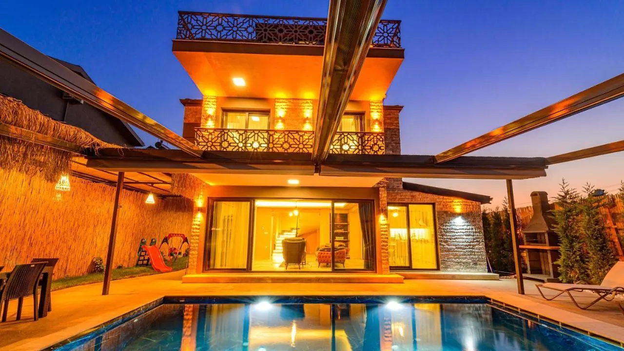 Soeguet 2 - 4 Bedroom With Jacuzzi In Fethiye Villa